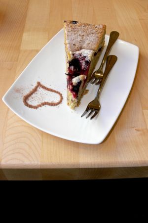 Blueberry & blackcurrant cake at Max Pettchen in Munich