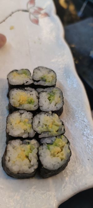 Maki ipieno di avocado at Sushi One in Verzuolo