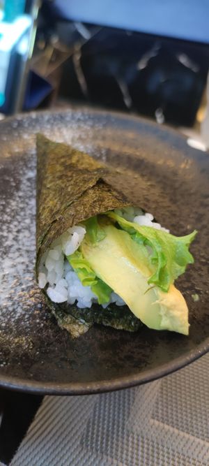 Cono con lattuga e avocado at Sushi One in Verzuolo