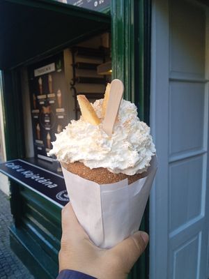 Mele, cannella, panna at Cafe u Kajetána in Prague