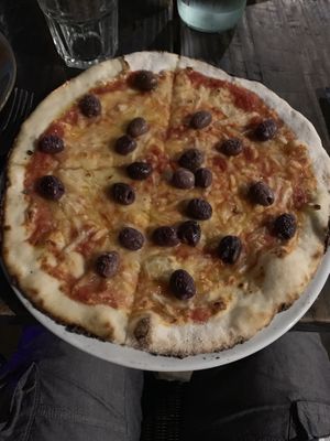 Black olives margarita pizza at Iron Side Pittzza in Miami