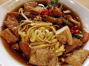 Lor mee (yellow noodles with thick gravy ) at Compassion Vegetarian Cuisine 慈悅素 in Central Singapore