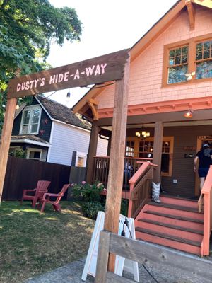 Entrance at Dusty's Hideaway in Tacoma