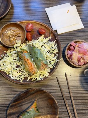 Spring rolls were good. Sauce was a little thick but the taste was nice    at Prathet Thai - 쁘라텟타이 in Seoul