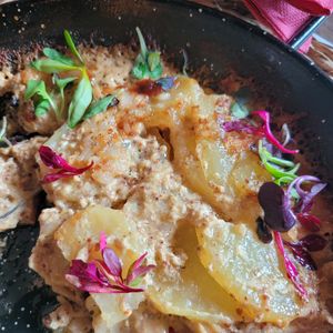 Heura chicken and potato gratin with truffle mustard sauce at Llepadits Girona in Girona