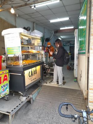 Looking in at Diệu Lan Quận 10 in Ho Chi Minh City