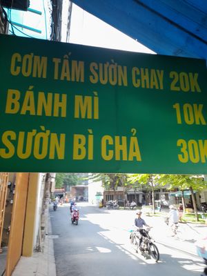 Menu sign at Diệu Lan Quận 10 in Ho Chi Minh City