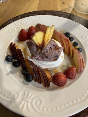 Pavlova dessert  at La Zaina in El Calafate