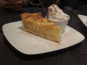 Apfelkuchen mit Sahne at Petersilchen in Xanten