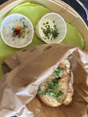 Garlic bread with dips  at Petersilchen in Xanten