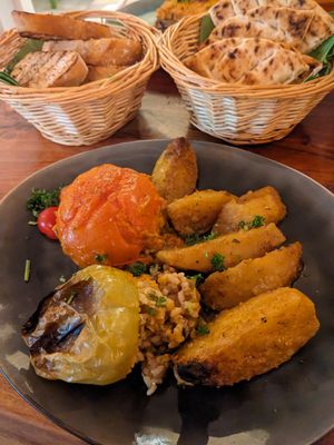 Gefülltes Gemüse mit Kartoffeln at Taverna Athos in Leinfelden-echterdingen