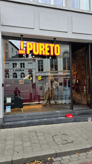 front at Pureto in Ghent