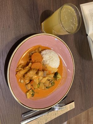 Vegetable curry and mango lemonade  at HAM - Kaimug - T1 in Hamburg