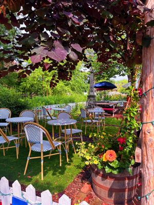 Outdoor seating area  at La Vie Vegan in Saint Charles
