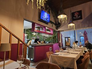 The bar. at Flower Garden in Aveiro