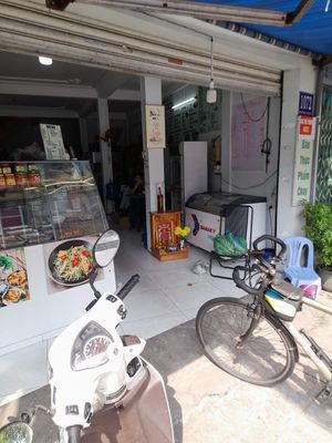 Looking in at Thiện Đạo in Ho Chi Minh City