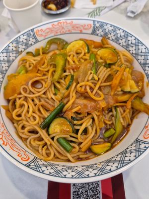 Fried rice noodles $18.90: ok, not much taste except for chilli sauce at My Aunt's Handmade Noodles - 胖姨儿手工拉面馆 in Eastwood