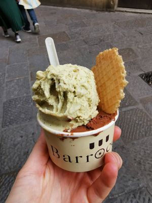 Dark chocolate and salted pistacchio at Barroccino - Via Del Corso in Florence