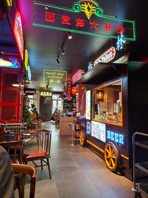 Inside at Jade Palast 2  in Berlin