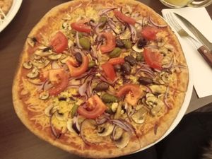 Pizza Napoli at Pizzeria Casa Piccola in Vienna