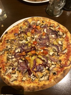 Pizza Cipolla  at Pizzeria Casa Piccola in Vienna