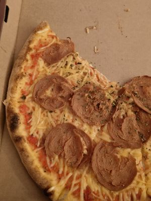 Vegane Salami Pizza at Pizzeria Casa Piccola in Vienna