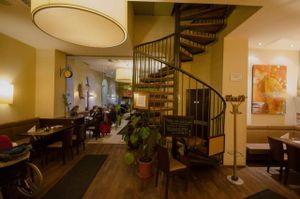 Pizzeria Casa Piccola from the inside. Smoking and non-smoking areas are separated by a glass wall. Plenty room for big groups up to 25-30 people. Nice atmosphere at Pizzeria Casa Piccola in Vienna