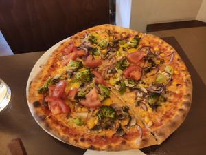 Veggie pizza at Pizzeria Casa Piccola in Vienna