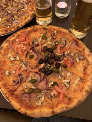Vegan Napoli pizza at Pizzeria Casa Piccola in Vienna