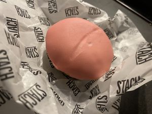 Vegan roze koek  at Stach in Haarlem