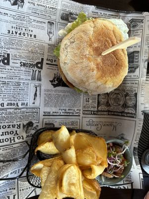 Der vegane Burger, Pommes und Tomatensalat. Wirklich lecker!  at Grissini in Zingst