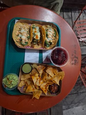 Vegan tacos and vegan nachos from La Milpa at Mercado Ferrando in Montevideo