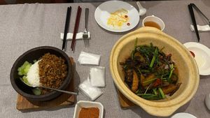 Rice with mushrooms on the left; greens with mushrooms, potatoes and other veg on the right - all delicious!   at Soodle - 蔬稻·素菜 in Guangzhou