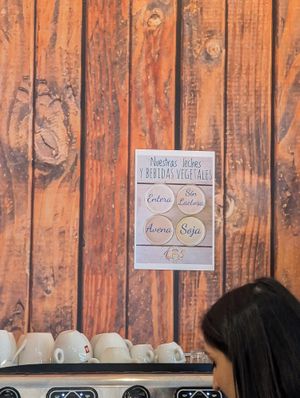 Hafermilch oder Sojamilch at D&S Cafetería in Irun