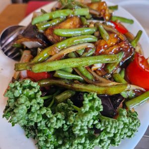 on the menu it is indicated as 'vegetarian', but most of it is vegan at China-Restaurant Hey Cheuk Lau in Berlin