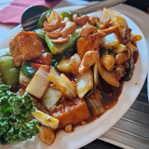 on the menu it is indicated as 'vegetarian', but most of it is vegan at China-Restaurant Hey Cheuk Lau in Berlin