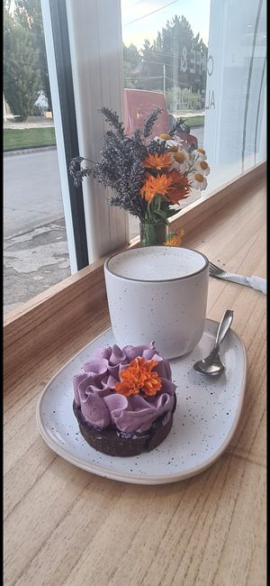 tarte and tea at Veggies Patagónicos in El Calafate