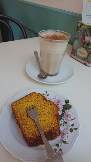 Chai latte and cake 😋😋 at KLUTS in Utrecht