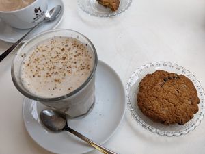 Chai latte with oat milk and chocolate chip cookie at KLUTS in Utrecht