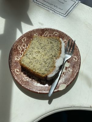 lemon poppyseed cake   at KLUTS in Utrecht