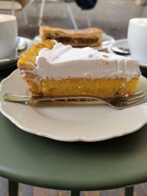 Mango pineapple pie at KLUTS in Utrecht