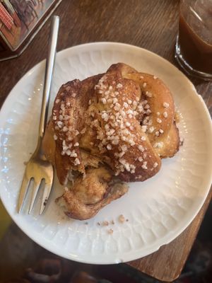 Cinnamon bun  at KLUTS in Utrecht