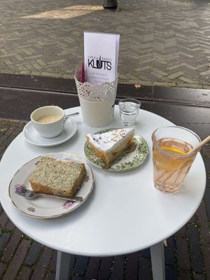 amazing vegan cakes & drinks! While you’re there, try the limited edition Peach Cheesecake!😄 at KLUTS in Utrecht