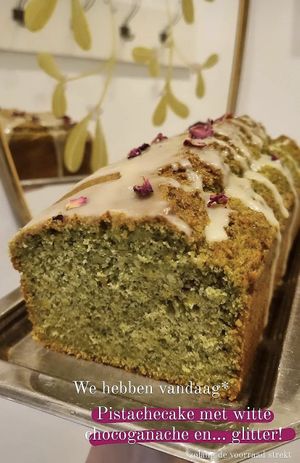 Pistachio cake, Jan 2024. Quite good, but a bit bland compared to other cakes. The white chocolate layer on top is very sweet though. at KLUTS in Utrecht