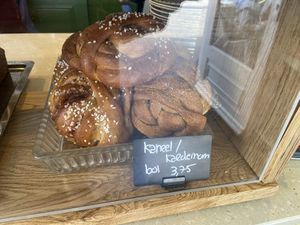 Price level cinnamon and cardamom buns April 2024  at KLUTS in Utrecht