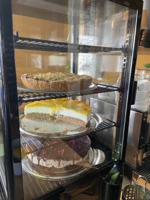 Pies Tuesday 7 May 2024: rhubarb crumble, orange/white chocolate mousse and raspberry/chocolate mouse. at KLUTS in Utrecht