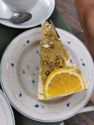 Pistachio and orange cake at KLUTS in Utrecht