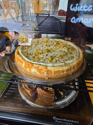 Cake at KLUTS in Utrecht