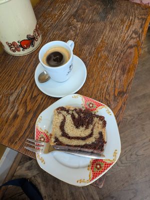 Americano and marble cake at KLUTS in Utrecht