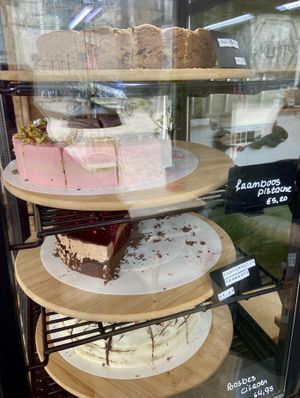 Friday 27 March 2026. The pistachio raspberry pie is new and allright. I think it’s gluten-free, because the dough has a typical structure  at KLUTS in Utrecht